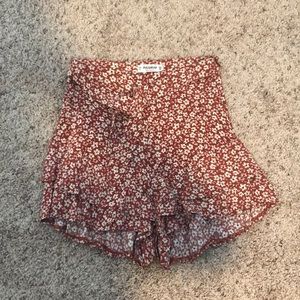 Floral red ruffle shorts with waist-tie